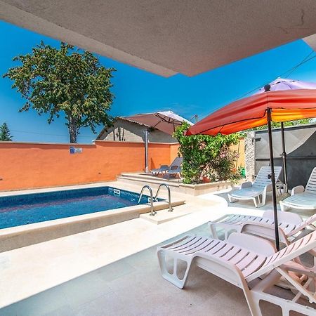 Villa Holiday House Vlahovich à Tinjan Extérieur photo