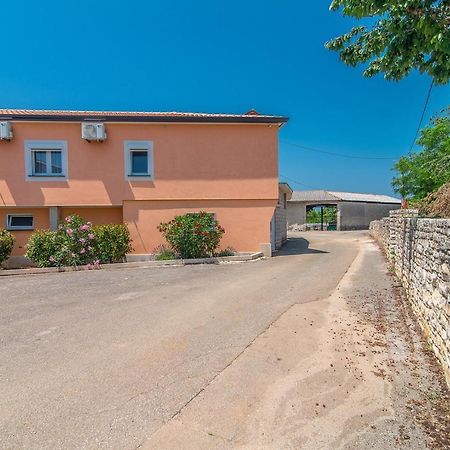 Villa Holiday House Vlahovich à Tinjan Extérieur photo